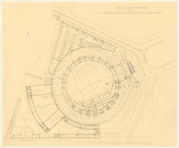 Schwarz-weißes Architekturzeichnung eines Stadiongrundrisses mit umgebenen Gebäuden und handschriftlichen Textanmerkungen.