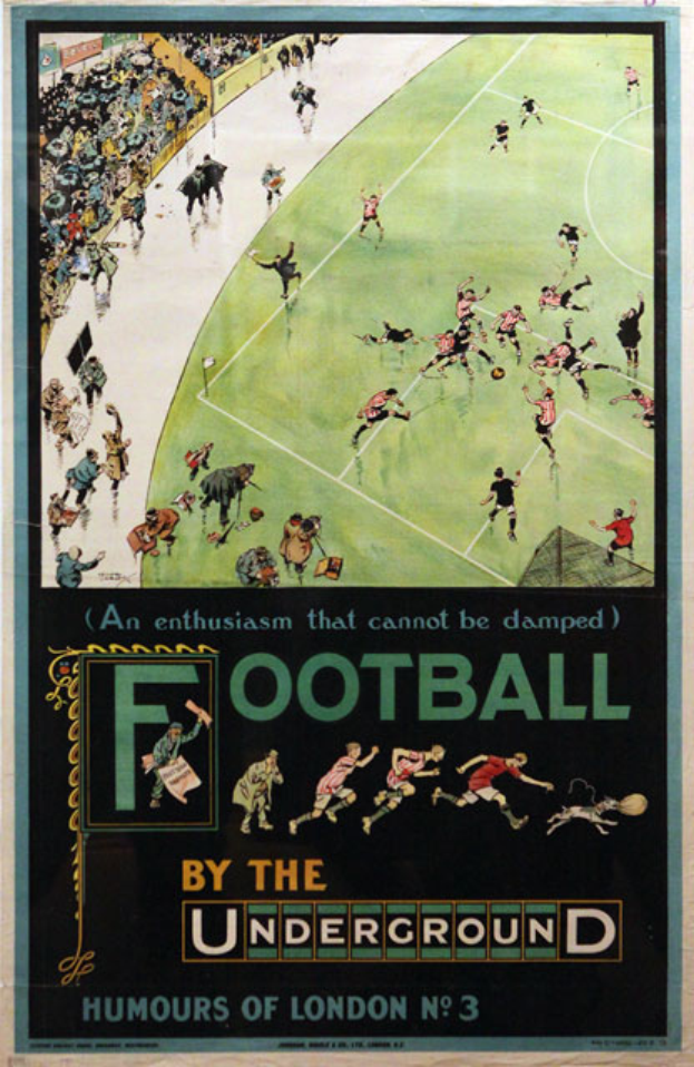 Ein Vintage-Plakat, das ein Fußballspiel mit dem Titel 'Fußball unter der Erde - Humor von London Nr. 3' ankündigt, zeigt eine Zuschauermenge in einem Stadion.
