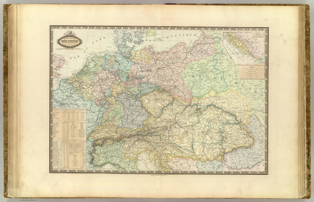 Ein offenes altes Buch, das eine detaillierte Karte von Deutschlands Provinzen und Städten zeigt.
