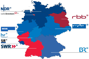 Eine Deutschlandkarte mit Bundesländern in rot und blau, die die Ergebnisse der Wahl von 2016 zeigen, einschließlich der Namen der Kandidaten und des Wahldatums.