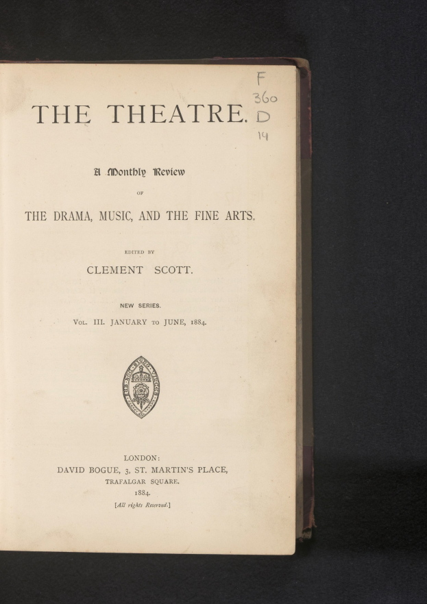 Offenes Buch mit dem Titel "The Theatre: A Monthly Review of the Drama, Music, and the Fine Arts" mit sichtbarem Text und einem Logo auf seinen Seiten.