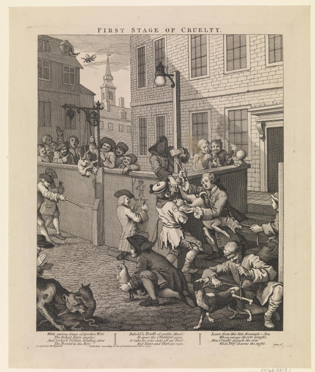 Eine Gruppe von Menschen und Tieren versammelt sich vor einem Gebäude mit Fenstern und einem Laternenpfahl, mit dem Text 'Erste Stufe der Grausamkeit' unten.