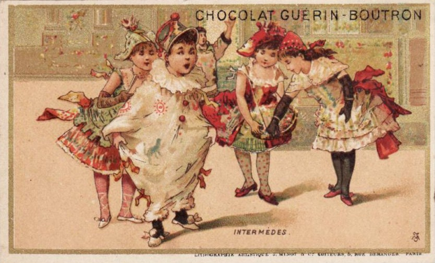 Eine Vintage-Postkarte mit einer Gruppe von Kindern in bunten Kleidern, die tanzen, mit der Aufschrift "Chocolat Guerin-Boutron" oben und unten.