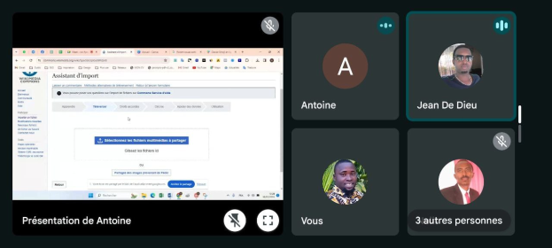 Screenshot eines Computerbildschirms mit drei Teilnehmerthumbnails auf der rechten Seite und französischer Text "Assistant d'import" unten.