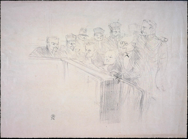 Schwarze und weiße Zeichnung von Menschen, die an einem unordentlichen Tisch in einem Gerichtssaal während eines Prozesses sitzen, mit einem schwarzen Rahmen um das Bild.