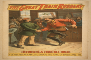 Eine Gruppe von Menschen, die drinnen stehen, einer hält eine Waffe, mit Text oben und unten: "Die große Zugrauberei - Trouching a Terrible Tough."