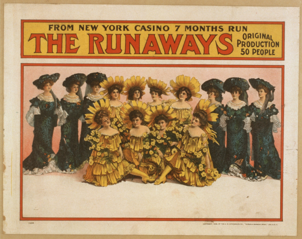 Ein Vintage-Plakat mit einer Reihe von Frauen in bunten, verschiedenen Kleidern und kunstvoll gestalteten Hüten, mit dem Text "The Runaways from New York Casino 7 Months Run" darüber.