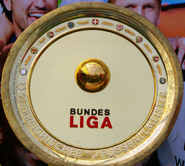 Kölns Cheftrainer teilt Lacher mit Journalisten über Team-Leitungsrat-Abstimmung