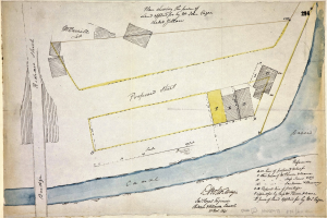 Eine detaillierte handgezeichnete Karte eines vorgeschlagenen Standorts auf Papier, einschließlich Straßen, Gebäuden und Sehenswürdigkeiten, begleitet von erklärendem Text über die Größe, den Standort und die Merkmale des Standorts.