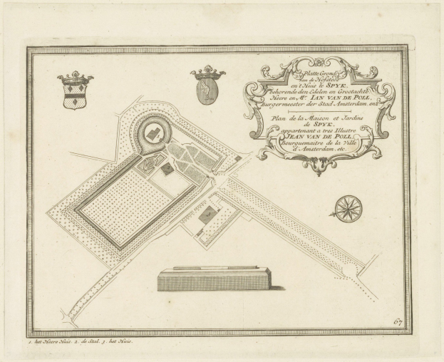Ausführliche Stadtkartendarstellung auf Papier mit beschrifteten Straßen, Gebäuden, Sehenswürdigkeiten und Text einschließlich eines Logos.